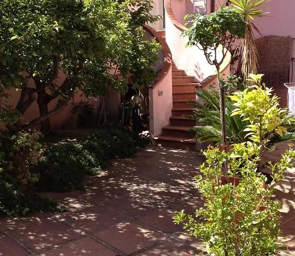 Ciro's House Guest house